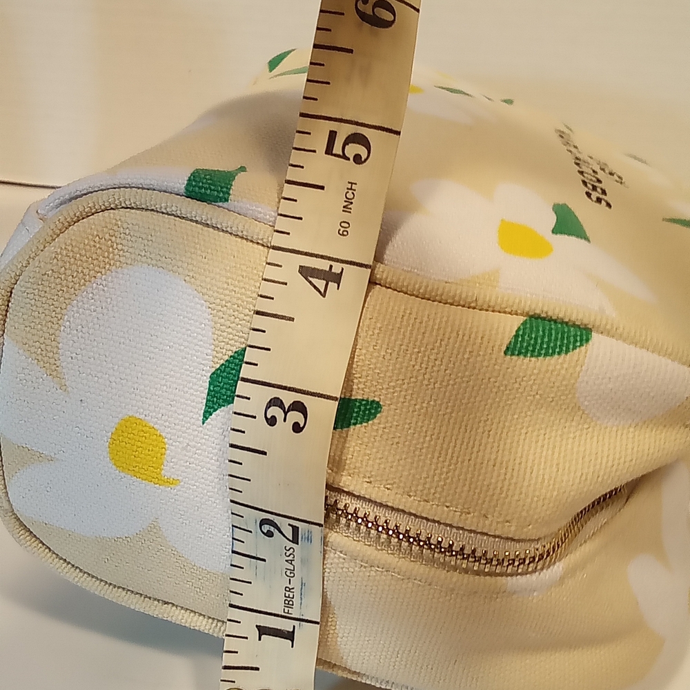 Marc Jacobs Floral Pouch, Daisy, Cosmetics, Travel, Overnight, Pencil Pouch, - Picture 7 of 9